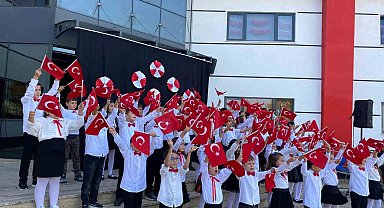 Öğrenciler, Cumhuriyeti coşku ile kutladı