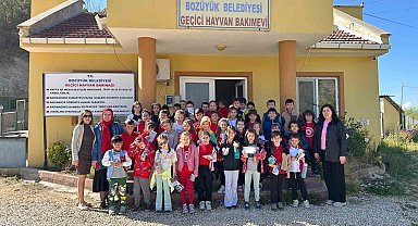 Öğrenciler sokak hayvanlarını yalnız bırakmadı