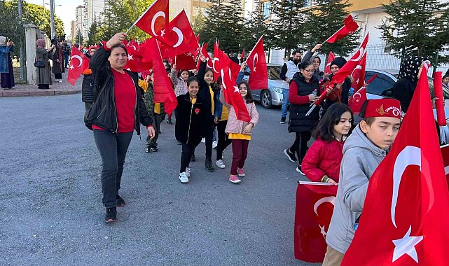 Öğrencilerden anlamlı yürüyüş