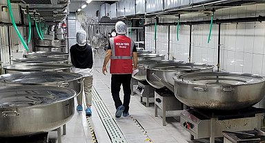 Öğrencilere yemek yapılan alanlara inceleme