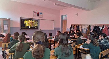Okullarda 'Dersimiz Cumhuriyete Doğru' filmi