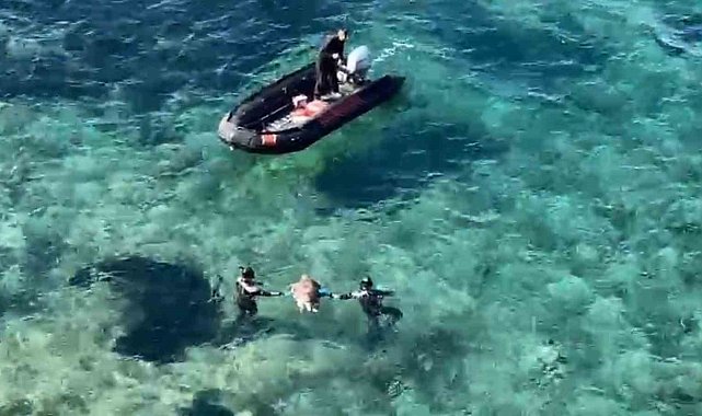 Ölü olarak bulunan caretta, dalgıçlar tarafından karaya çıkarıldı