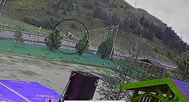 Ölüm yolunda kaza, virajı alamayıp defalarca takla attı