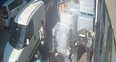 Ölümden 2 metreyle kurtuldu, caraskalın ipi koptu yüzlerce kilo yere düştü