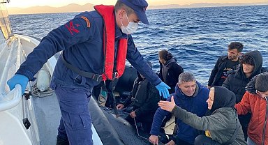 Ölüme sürüklenen göçmenlere, Sahil Güvenlik'ten yardım eli