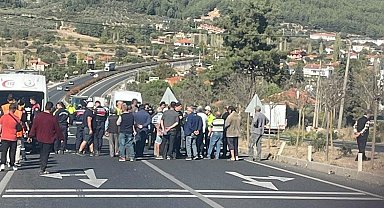 Ölümlü kaza sonrası yolu kapattılar