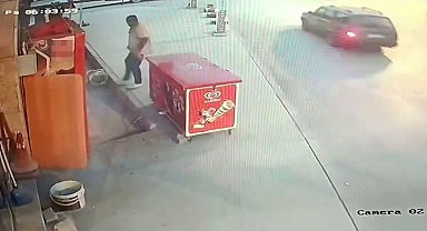 Önce etrafı kolaçan etti ardından çaldı: O anlar kamerada