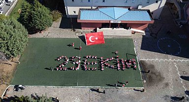 Ordu'da 101 öğrenciden Cumhuriyet'in 101'inci yılına özel koreografi