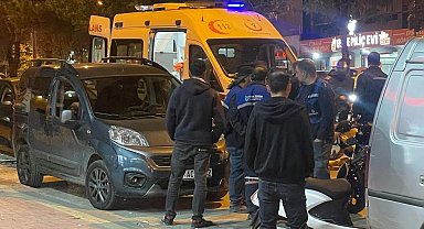 Orta refüjden yola atlayan yayaya motosiklet çarptı