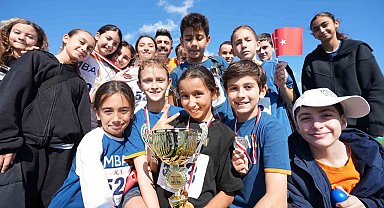 Ortaokul öğrencileri 101. Yıl Cumhuriyet Koşusu'nda buluştu