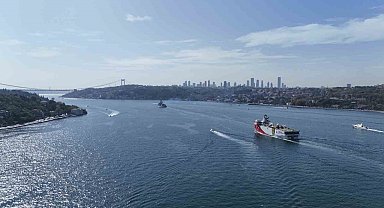 Oruç Reis Araştırma Gemisi İstanbul Boğazı'ndan geçti