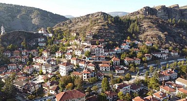 Osmanlı kasabasında sonbahar güzelliği yaşanıyor