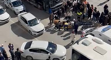 Otobüsün çarptığı kadın yaralandı: O anlar güvenlik kamerasında