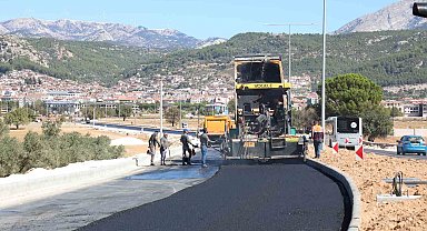Otogar yolunda üçüncü kat sıcak asfalt çalışması başladı