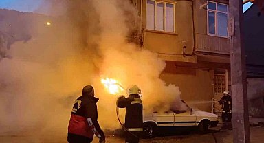 Otomobil yangın sonrası kullanılamaz hale geldi