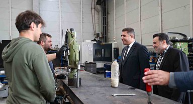Otomotiv parçaları üreten fabrikayı gezdi