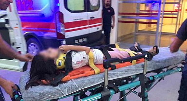 Oyun oynayan kız çocuğuna otomobil çarptı