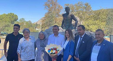 Özgür Özel, Osmaniye'de ünlü yazar Yaşar Kemal'i anma programına katıldı