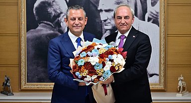 Özgür Özel: "Mesut Başkanın çayını içmeye gelene kadar 3 tane projeyi bitirmiş"