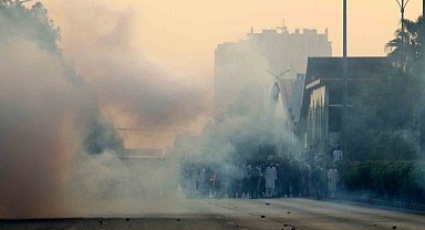 Pakistan'da Imran Khan destekçileri ile polis çatıştı, ordu sokağa indi