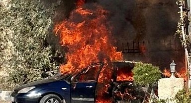 Park halindeki araç alevlere teslim oldu