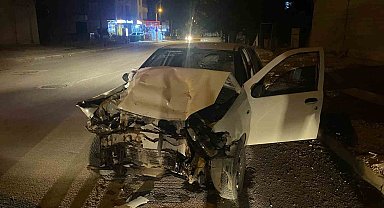 Park halindeki otomobile arkadan çarptı: 1 yaralı