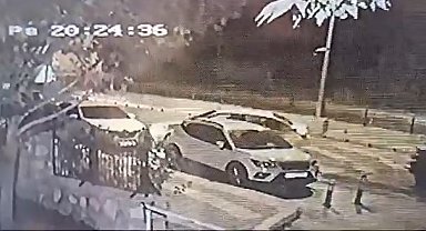 Park halindeki otomobile çarptı, bir şey olmamış gibi gitti