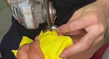 Parmağını musluk rozetine sıkıştıran çocuğun imdadına itfaiye yetişti