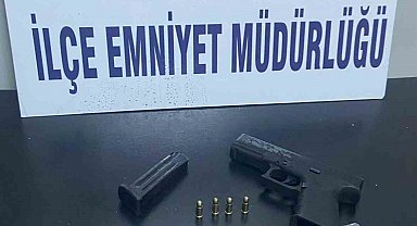 Payas'ta durdurulan araçta silah ve uyuşturucu ele geçirildi