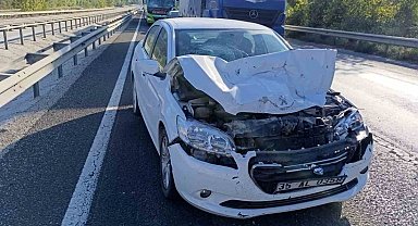 Pazaryeri'nde otomobil kamyonete arkadan çarptı: 1 kişi yaralandı