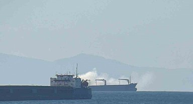 Pendik açıklarında Balıkçı Adası mevkiinde bulunan bir gemide yangın çıktı. Olay yerine itfaiye ekibi sevk edildi.