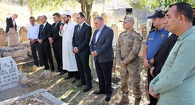 PKK'lı teröristlerin 31 yıl önce şehit ettiği 8'i çocuk 26 vatandaş mezarları başında dualarla anıldı