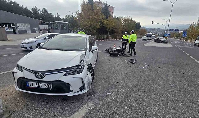 Polisevi Kavşağı'nda meydana gelen trafik kazasında 1 kişi yaralandı