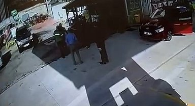 Polisler ile akaryakıt istasyonu çalışanı arasındaki arbede kamerada: Soruşturma başlatıldı