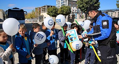Polisler miniklere mesleklerini anlattı