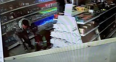 Polislerle ile akaryakıt istasyonu çalışanları arasındaki kavga akaryakıt verme tartışmasından çıkmış