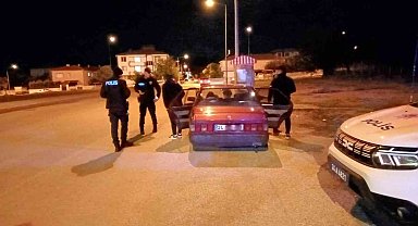 Polisten kız yurtları önünde sıkı denetim