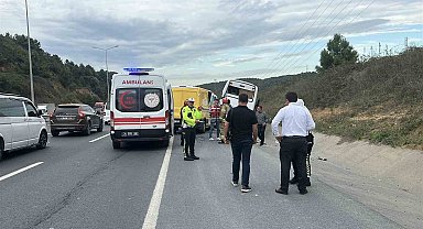 PTT aracı ile servis minibüsü ile çarpıştı: 4 yaralı