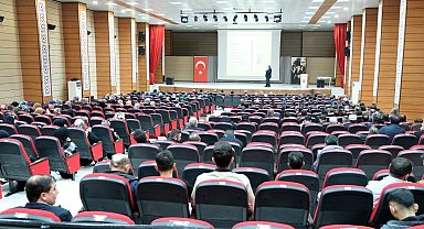 "Ailede Sorumluluk Bilinci" konulu konferans verildi