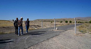 "Arsa benim" dedi, 50 yıllık köy yolunu kapattı