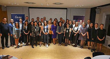 "Türkiye'de her 65 yetişkinden 1'i öğretmen"