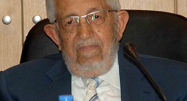 Recai Kutan hayatını kaybetti.