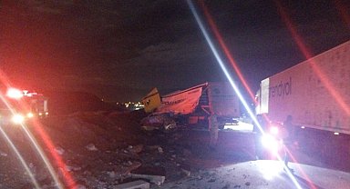 Refahiye'de tır kazası: 1 yaralı