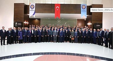 Rektör Demir, 2030'a Doğru Yükseköğretim Vizyonu toplantısına katıldı