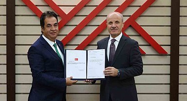 Rektör Şengönül mazbatasını aldı