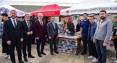 Rektör Topal, öğrenci stantlarını ziyaret etti