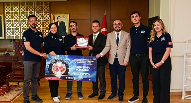 Rektör Topal, TEKNOFEST'ten büyük başarı ile dönen ekibe tebrik