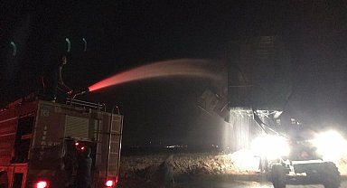 Reyhanlı'da pamuk toplama makinesinde yangın