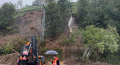Rize'de şiddetli yağışlar Pazar ilçesinde de heyelanlara neden oldu