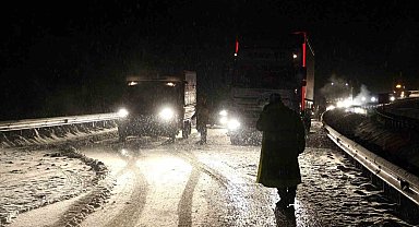 Sakaltutan Geçidinde tipi ve buzlanma etkili oldu